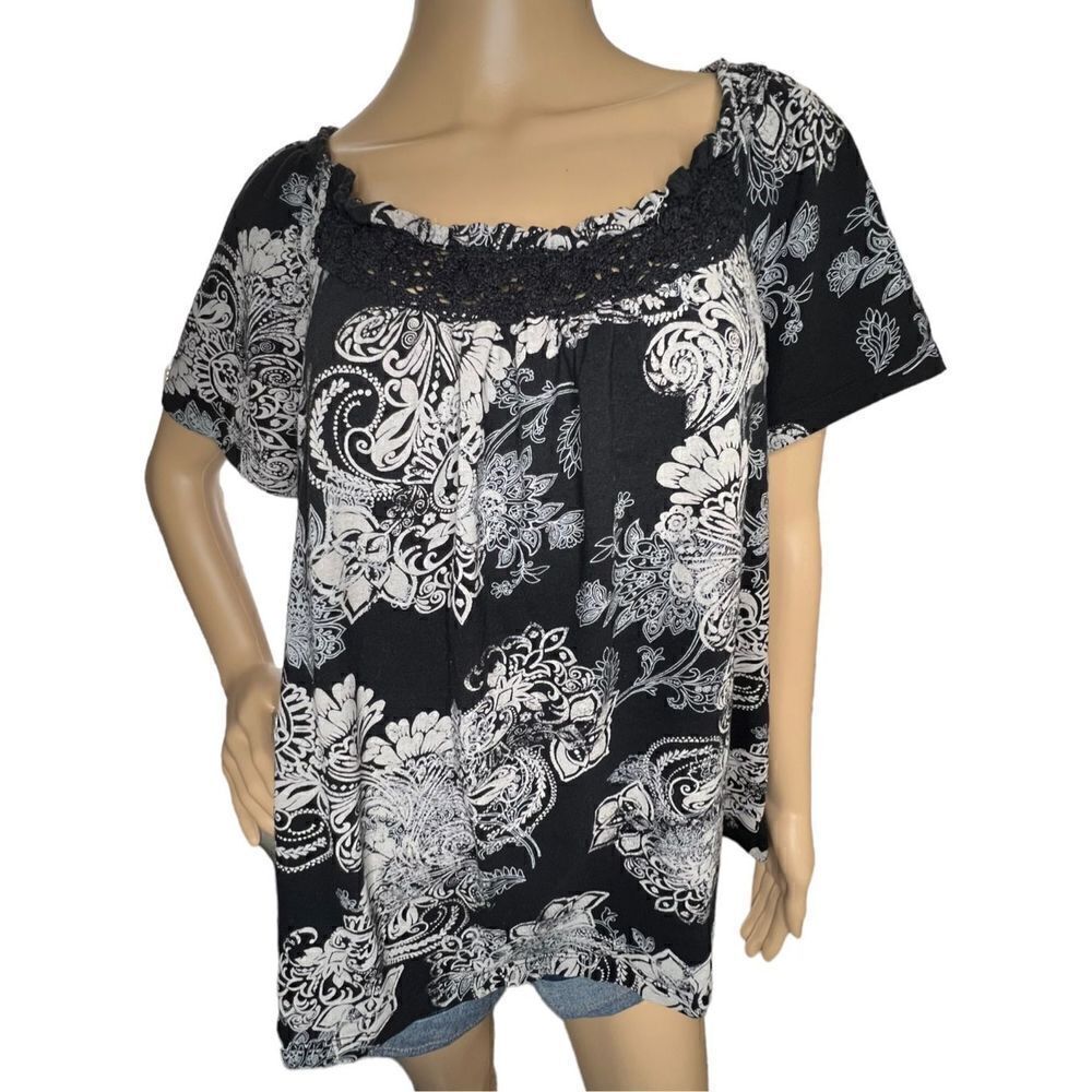 Faded Glory Black and Grey Floral Patterned Short Sleeve T-Shirt